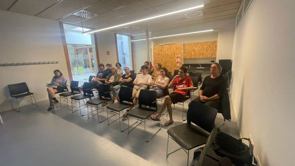 Presentación A ras de suelo, a l'Ateneu de Sagrada Familia